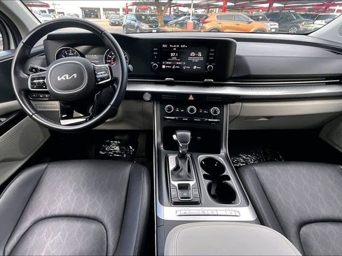 Used 2024 Kia Carnival LX image 14