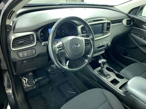 Used 2019 Kia Sorento LX w/ LX Convenience Package image 23