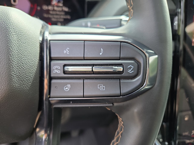 Used 2025 GMC Yukon AT4 w/ AT4 Premium Package AWD/4WD image 8