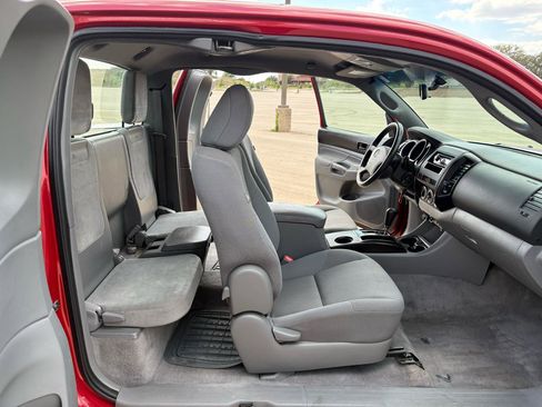 Used 2011 Toyota Tacoma 2WD Access Cab image 32