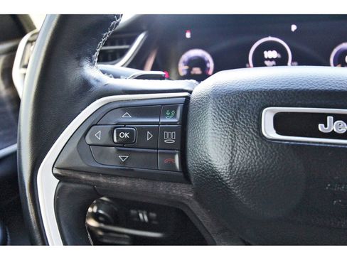 Used 2022 Jeep Grand Cherokee Limited image 23