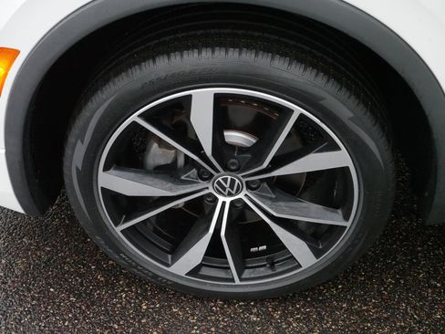 Certified 2022 Volkswagen Tiguan SEL R-Line image 15