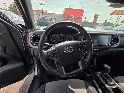 Used 2021 Toyota Tacoma TRD Off-Road image 9