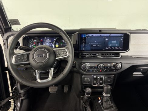 Used 2024 Jeep Wrangler Unlimited Sahara AWD/4WD image 3