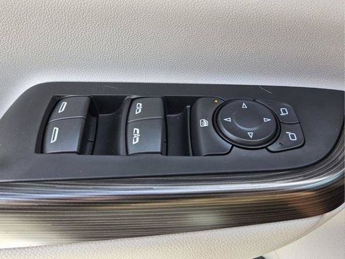 Certified 2023 GMC Acadia SLT FWD image 24