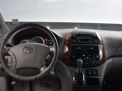 Used 2004 Toyota Sienna XLE FWD image 8