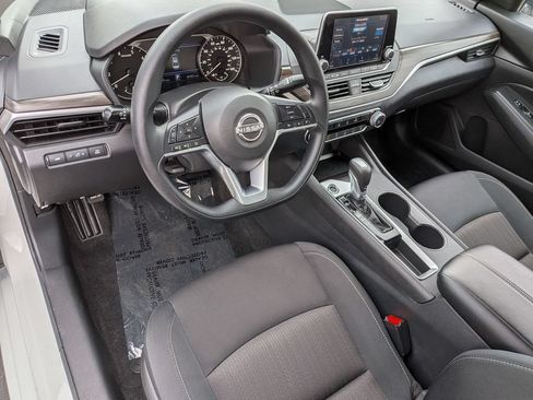Used 2025 Nissan Altima 2.5 SV FWD image 16