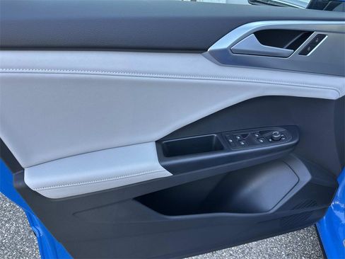New 2025 Volkswagen Taos SE image 17