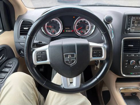 Used 2016 Dodge Grand Caravan SXT w/ UConnect Hands-Free Group FWD image 20