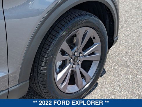 Certified 2022 Ford Explorer XLT w/ Equipment Group 202A RWD image 13