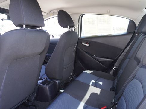 Used 2019 Toyota Yaris L FWD image 8