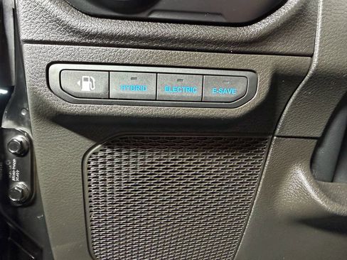 Used 2024 Jeep Wrangler Unlimited image 22