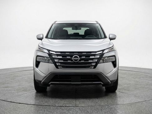 Used 2025 Nissan Rogue SV FWD image 2