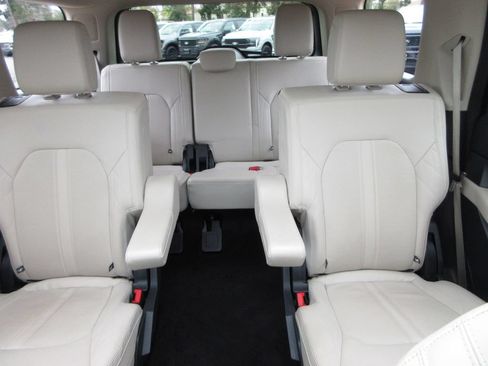 Used 2023 Ford Expedition Platinum AWD/4WD image 26