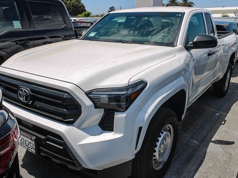 Used 2025 Toyota Tacoma SR RWD image 5