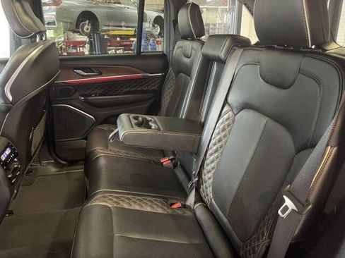 Used 2025 Jeep Grand Cherokee Summit w/ Obsidian Package AWD/4WD image 15