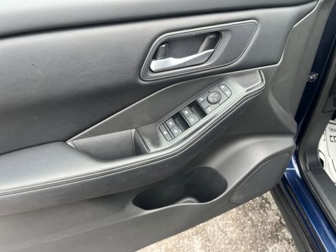 Used 2025 Nissan Rogue SV image 11