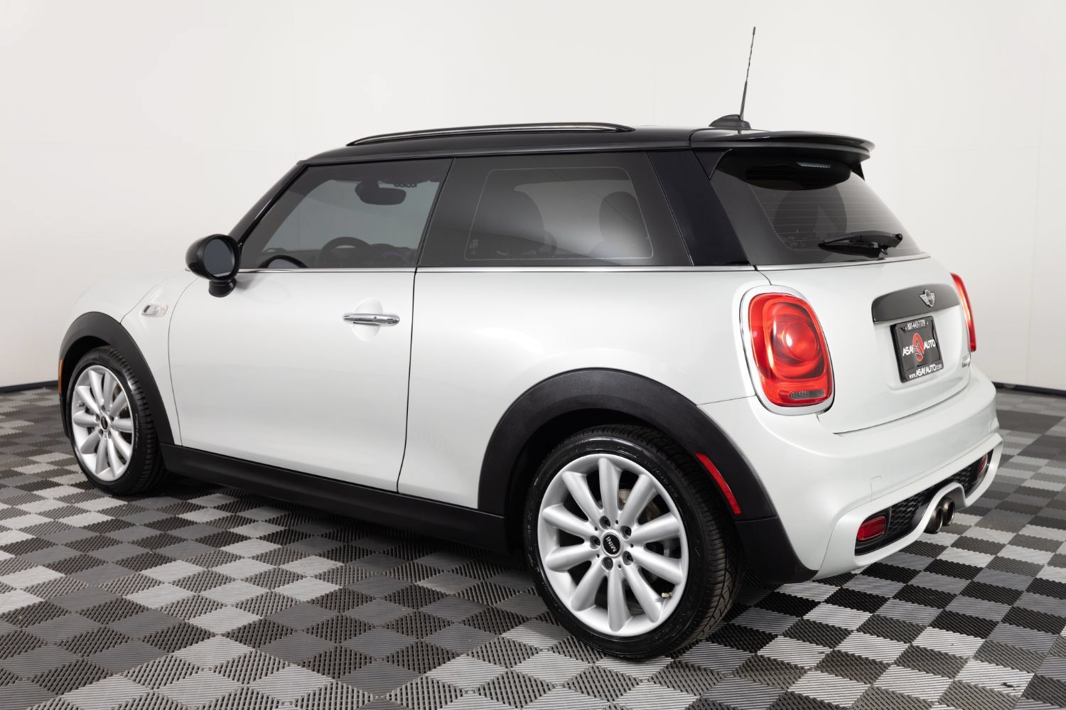Used 2017 MINI Cooper S FWD image 4