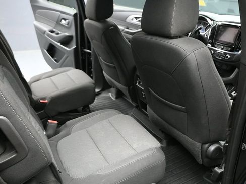 Used 2022 Chevrolet Traverse LT image 32