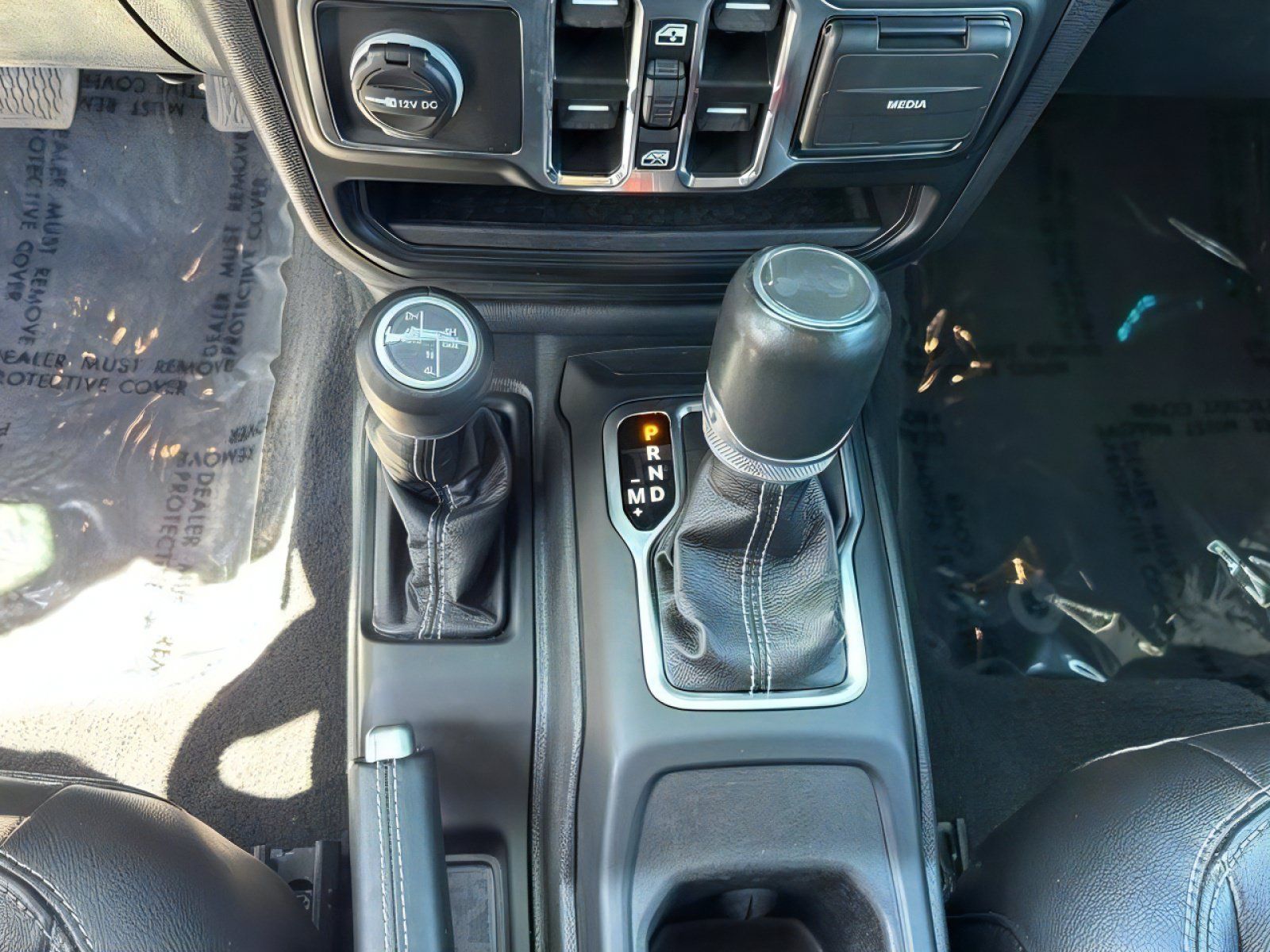 Used 2023 Jeep Wrangler Unlimited Sahara AWD/4WD image 16
