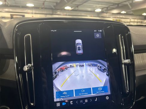 Certified 2025 Volvo XC40 B5 Core image 17