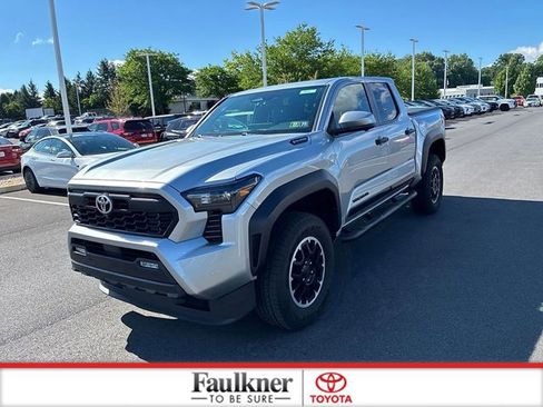 Used 2024 Toyota Tacoma TRD Off-Road w/ TRD Off Road Premium Package AWD/4WD image 18