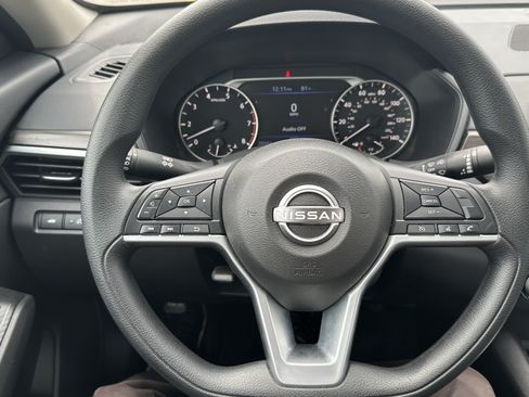 Used 2025 Nissan Altima 2.5 SV FWD image 19