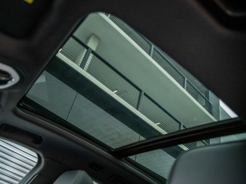 Certified 2026 Porsche Macan AWD/4WD image 27