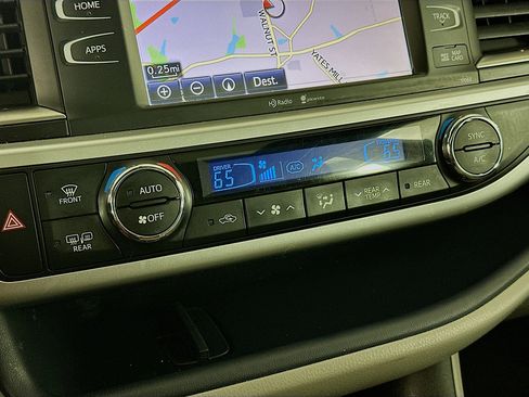 Used 2015 Toyota Highlander XLE image 24