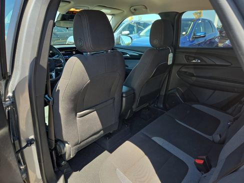Used 2024 Chevrolet TrailBlazer LT w/ LT Cold Weather Package FWD image 14