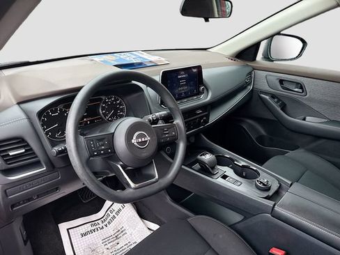 Used 2023 Nissan Rogue S image 10
