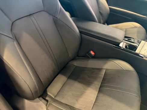New 2025 Toyota Camry Hybrid FWD image 5