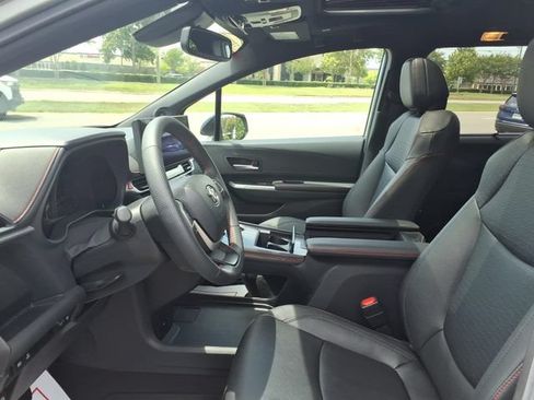 Used 2025 Toyota Sienna XSE w/ XSE Plus Package FWD image 5