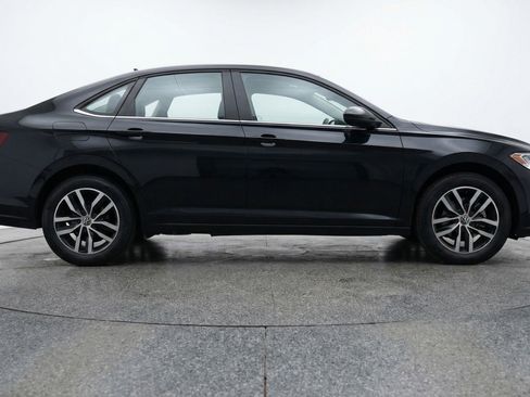 Used 2025 Volkswagen Jetta SE FWD image 11
