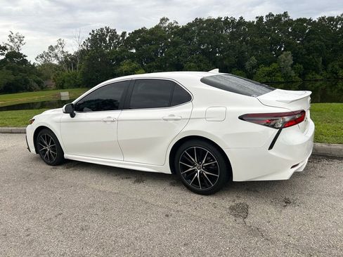 Used 2023 Toyota Camry SE FWD image 4
