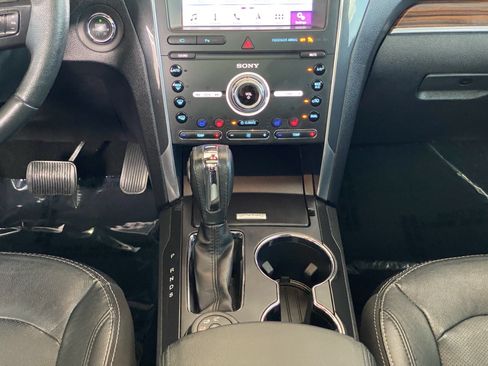 Used 2019 Ford Explorer Limited w/ Ford Safe & Smart Package AWD/4WD image 8