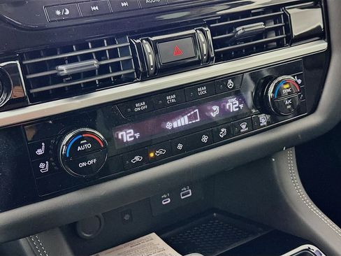 New 2025 Nissan Pathfinder Platinum image 22