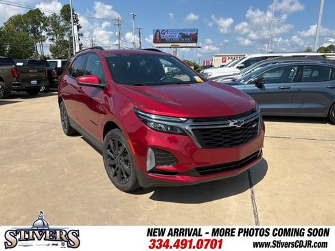Used 2023 Chevrolet Equinox RS w/ LPO, Floor Liner Package FWD image 2