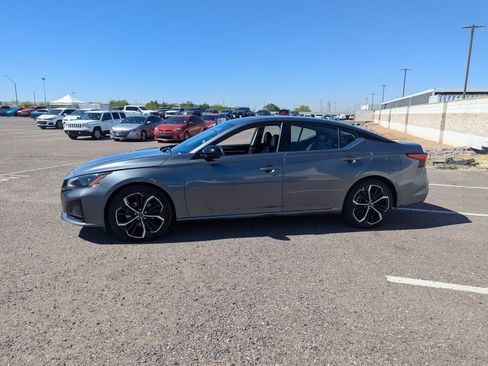 Used 2023 Nissan Altima 2.5 SR image 2