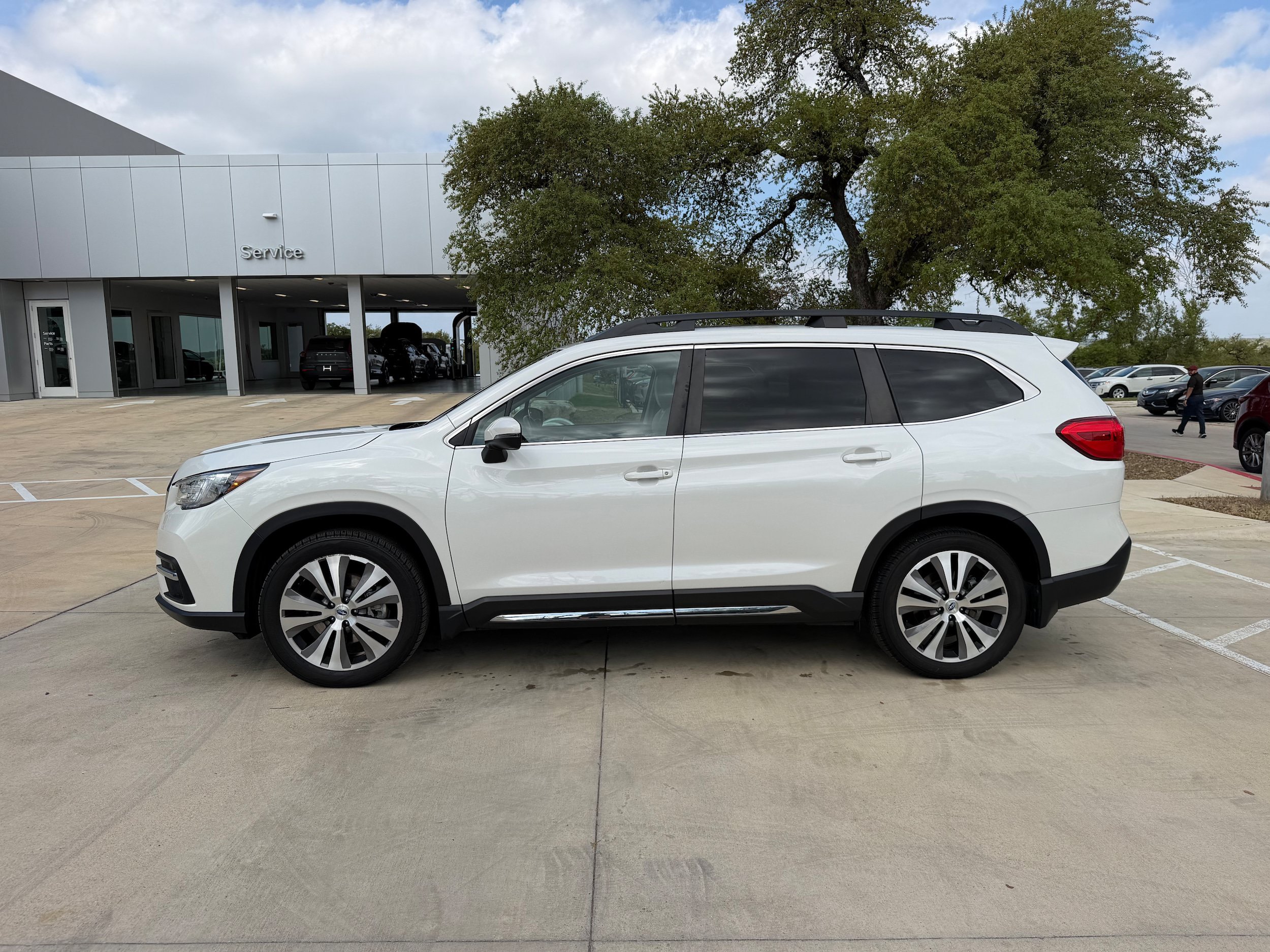 Used 2021 Subaru Ascent Limited w/ Technology Package AWD/4WD image 3