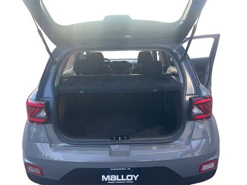 Used 2020 Hyundai Venue SEL image 19