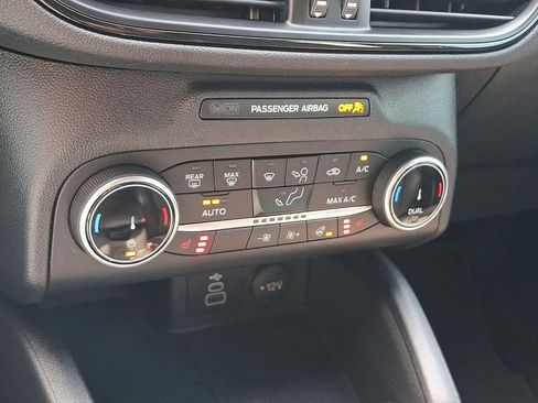 Certified 2024 Ford Escape ST-Line Select AWD/4WD image 15