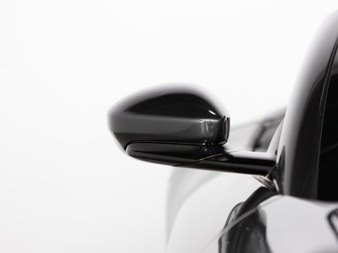 Used 2024 Ferrari Roma Spider image 32