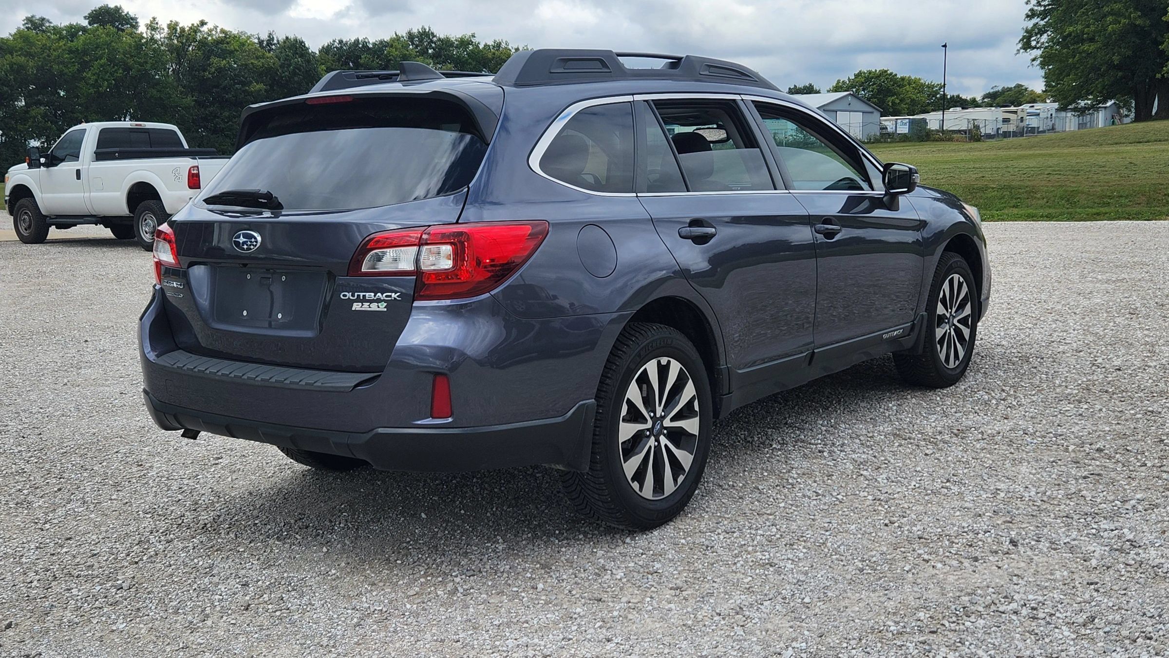 Used 2017 Subaru Outback 2.5i Limited w/ Popular Package #5 AWD/4WD image 4