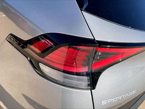 Used 2024 Kia Sportage LX image 28