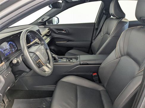 Used 2023 Toyota Crown Limited image 10