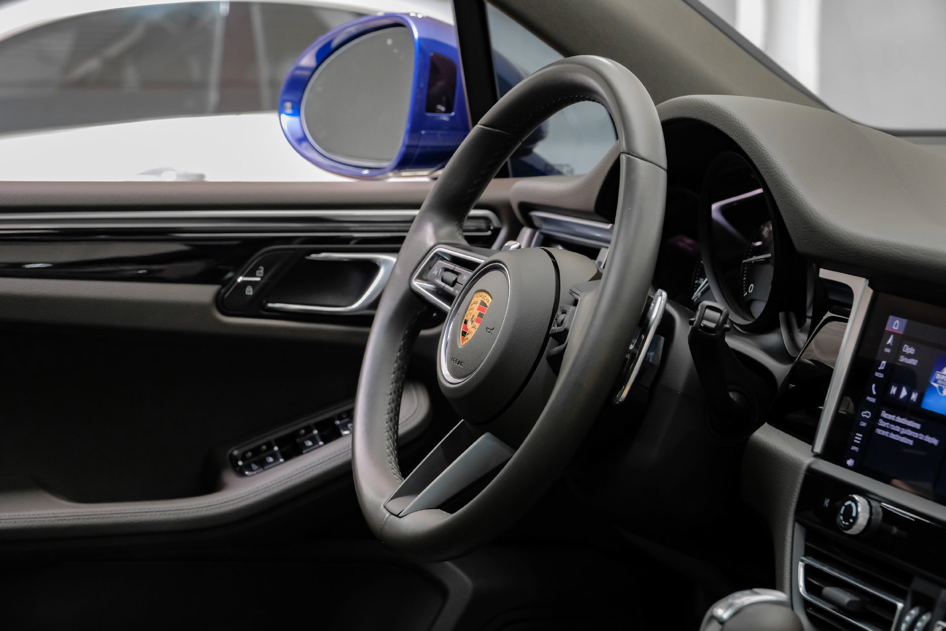 Used 2023 Porsche Macan Turbo AWD/4WD image 18