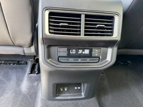 Certified 2026 Volkswagen Atlas SE w/ Black Wheel Package FWD image 27