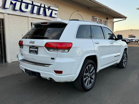 Used 2018 Jeep Grand Cherokee Overland AWD/4WD image 4