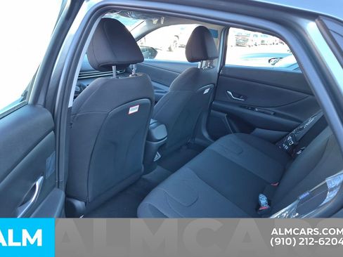 Certified 2026 Hyundai Elantra SE FWD image 17